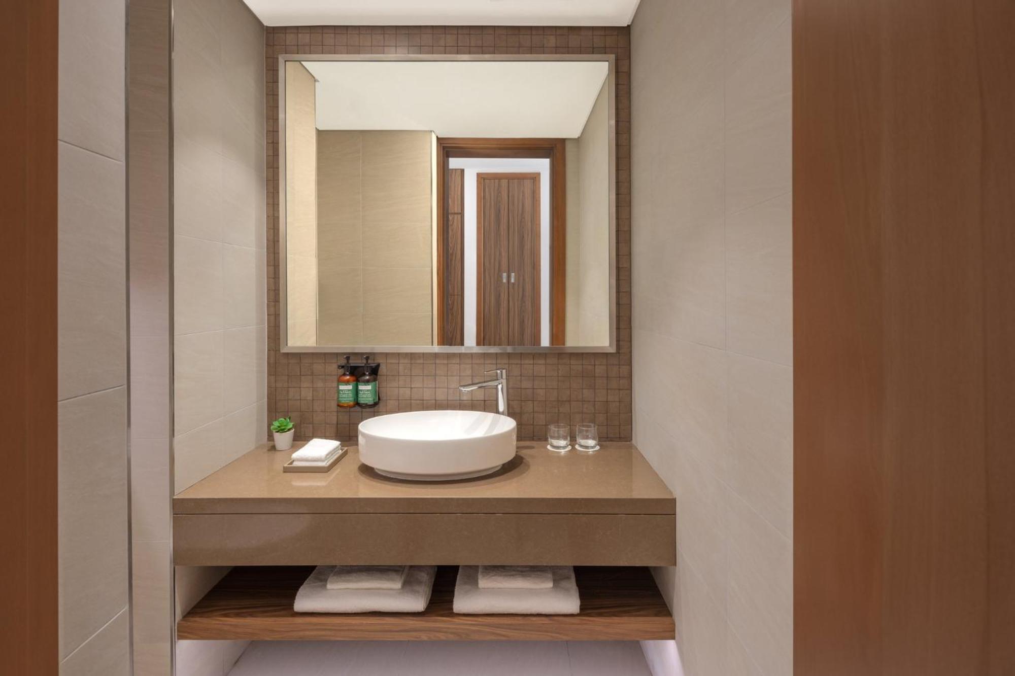 Готель Staybridge Business Bay By Ihg