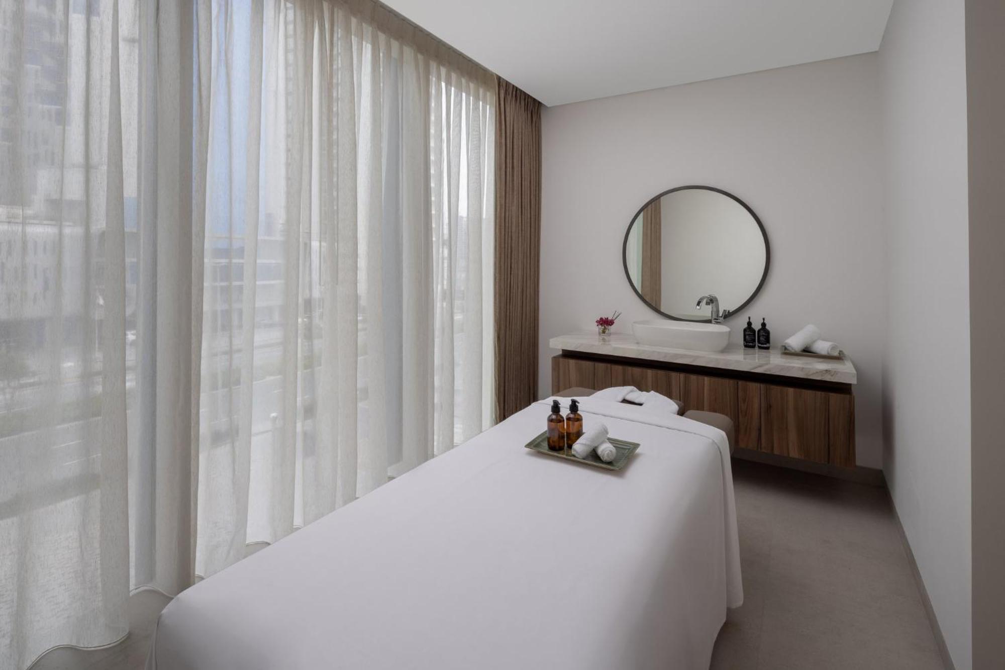 Staybridge Business Bay By Ihg Готель Дубай